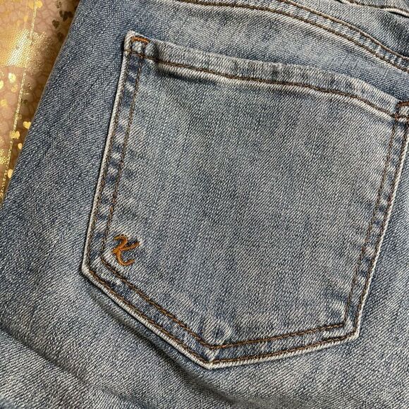 Kut From The Kloth Gidget Med Blue Low Rise Frayed Hem Jean Shorts 6 - Picture 6 of 7